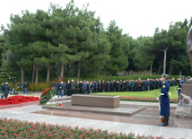 Azerbaijani public visits Alley of Honor to commemorate 12th death anniversary of Heydar Aliyev. Azerbaijan, Dec.12, 2015